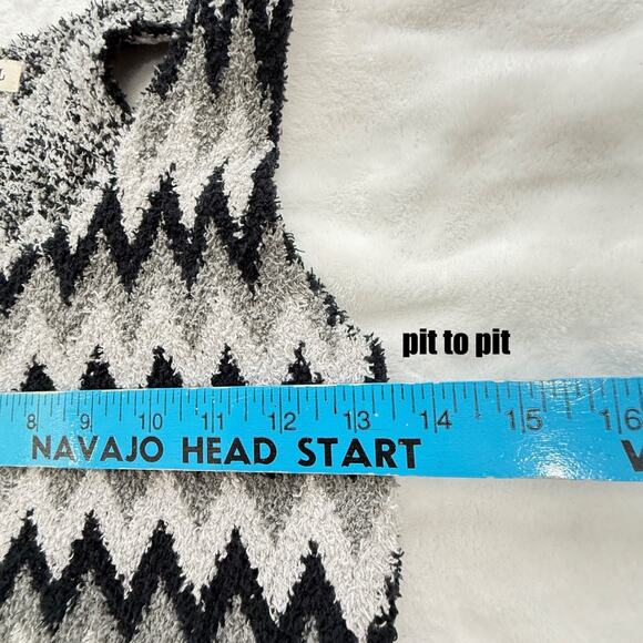 POL Chevron Pattern Tank Women's L Y2K Black Gray White Fuzzy Texture Zig Zag - Picture 5 of 6